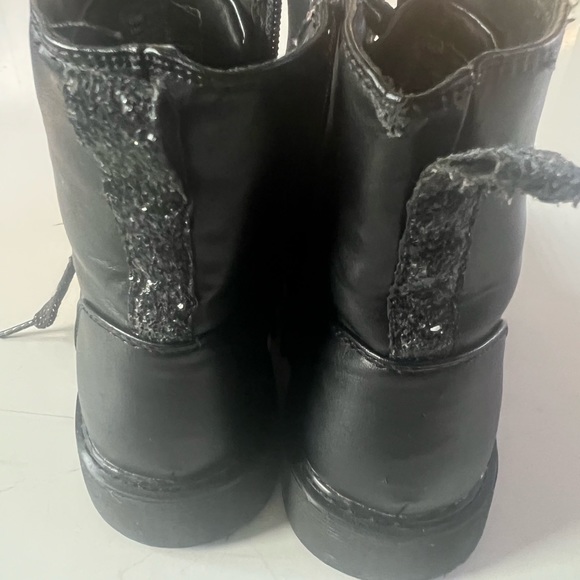 SO Teagan Girls' Combat Boots size 2 black zipper up the side, glittery laces - Picture 2 of 9
